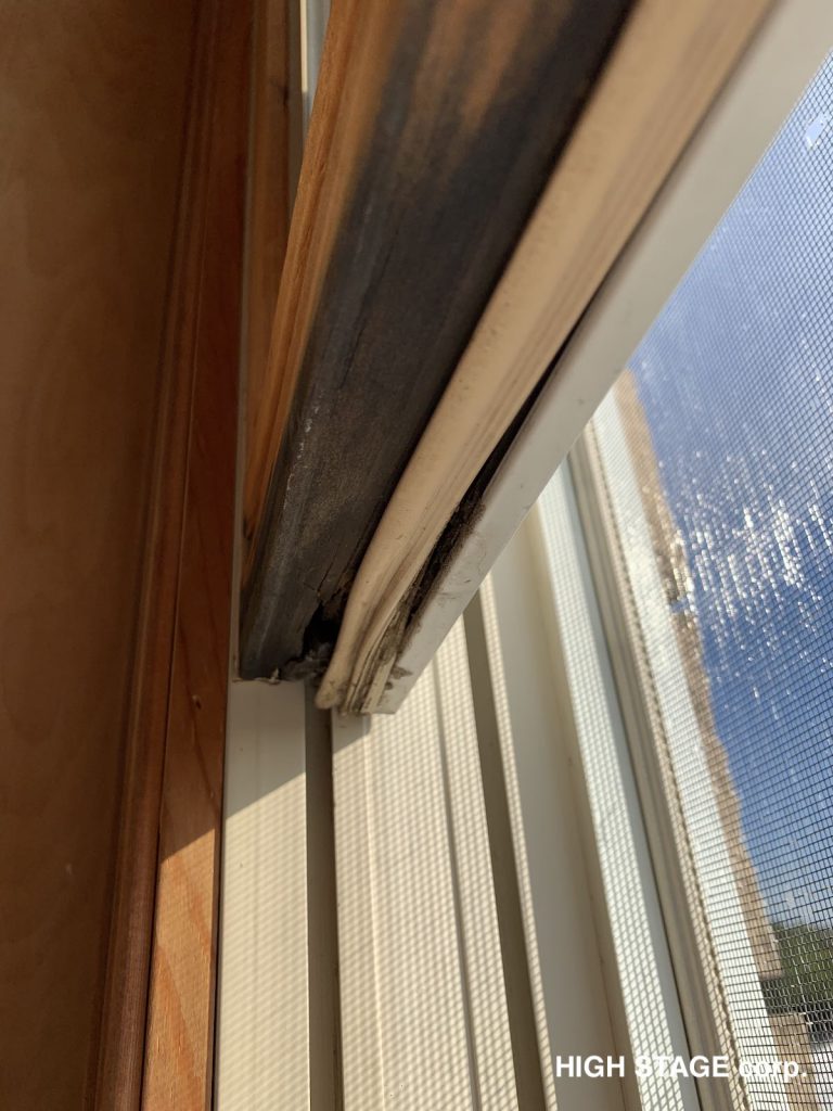 輸入住宅のメンテナンス・修理を行っています。輸入窓、輸入サッシに関するお悩み解決します。部材の調達ご相談承ります。上げ下げ窓の木製部分の腐食やカビ