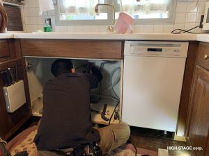 木製キッチンにミーレ（Miele）の食洗機をビルトインしました。