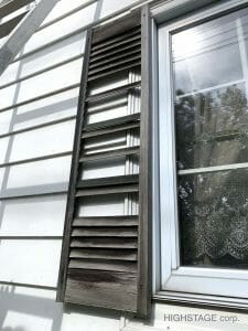 輸入住宅のメンテナンス・修理でミッドアメリカ（MidAmerica）の樹脂製窓飾りシャッターの交換工事を行いました。